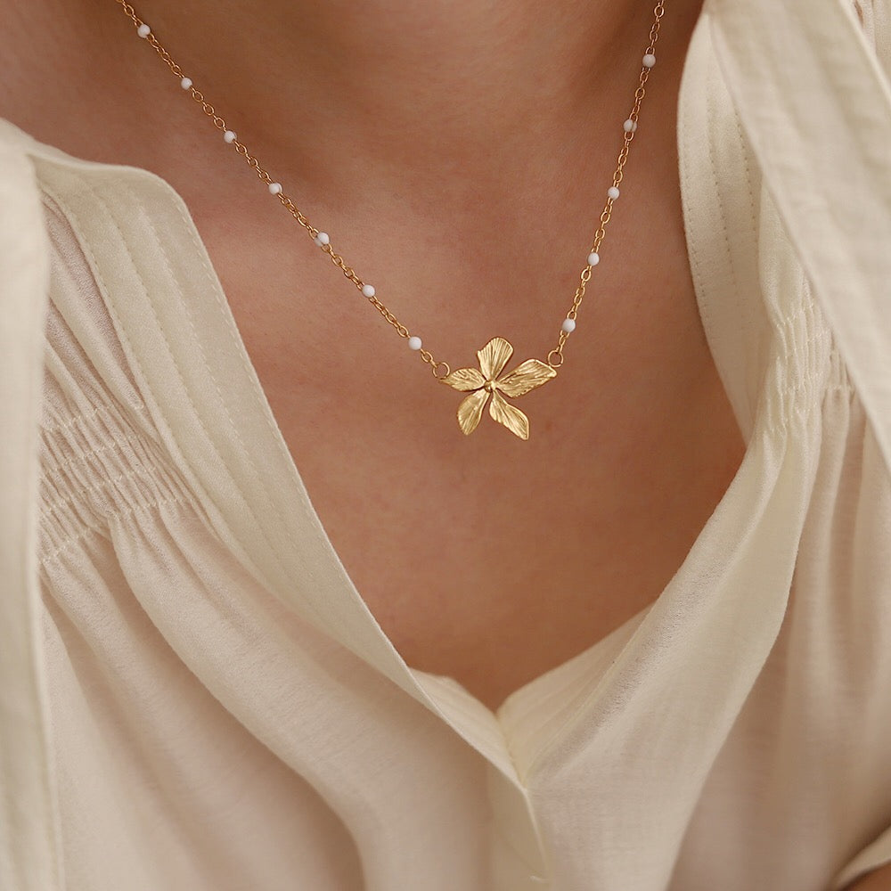 Folium Necklace