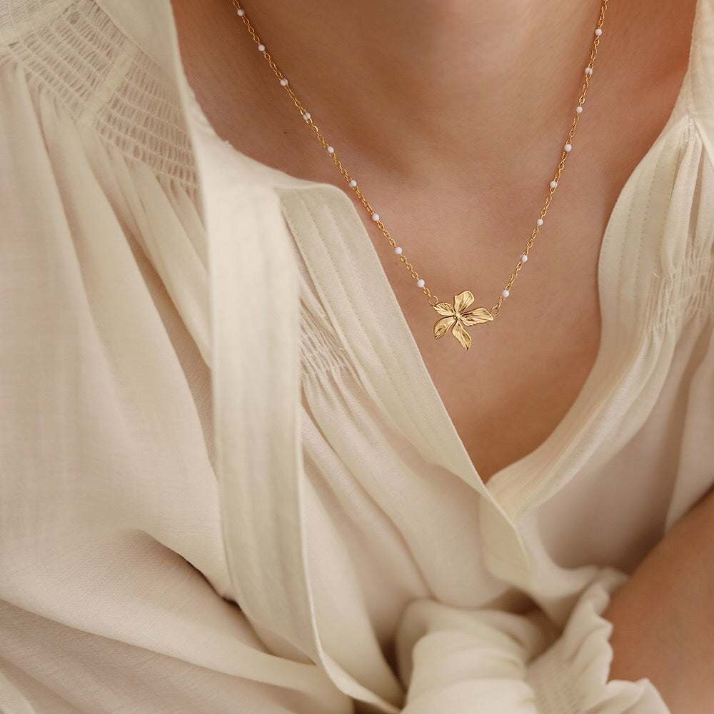Folium Necklace