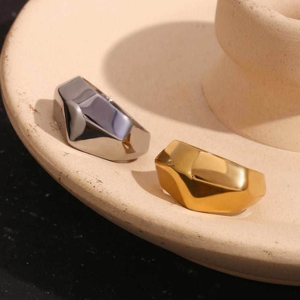 Noir Ring