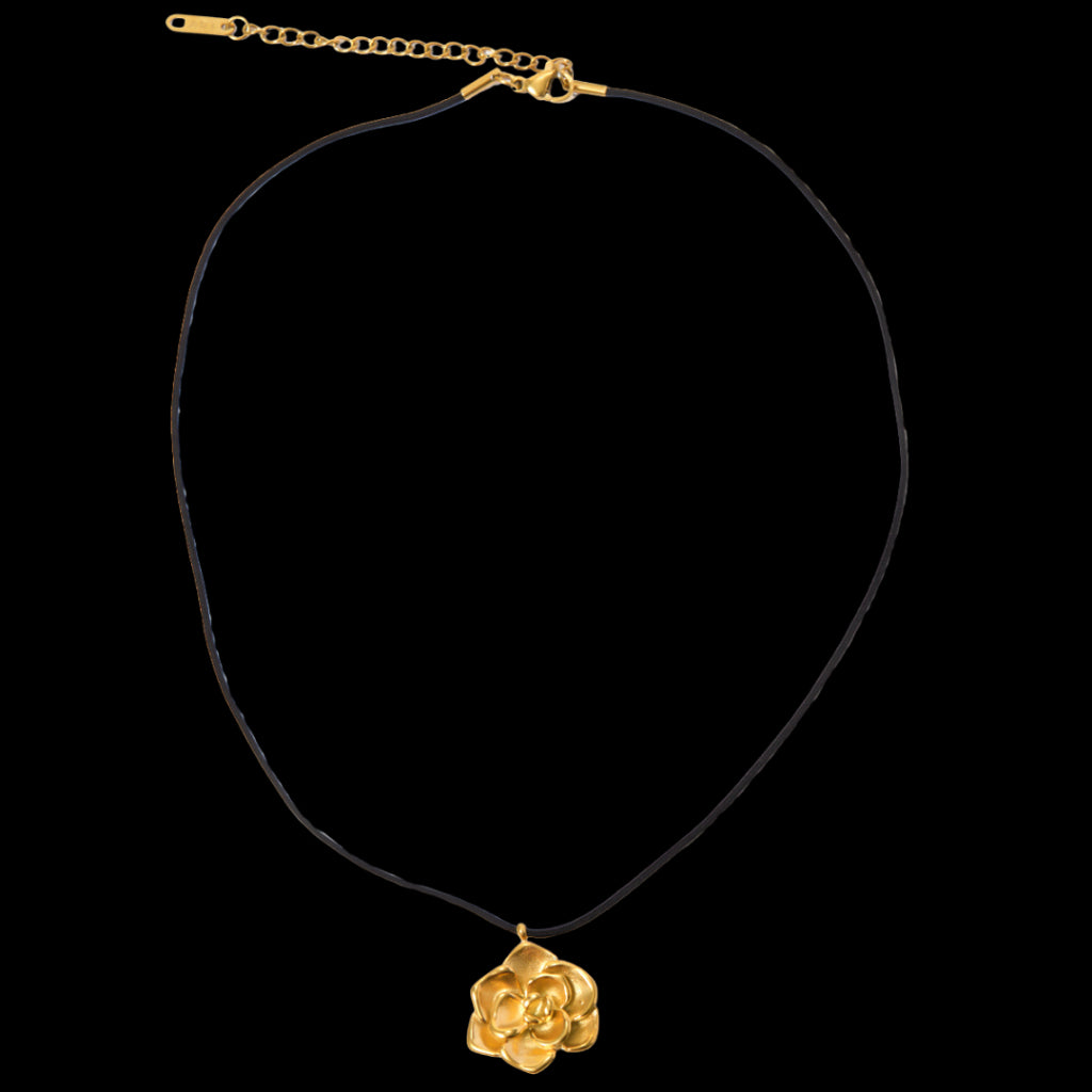 Arola Necklacea