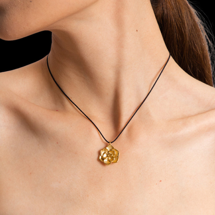 Arola Necklacea