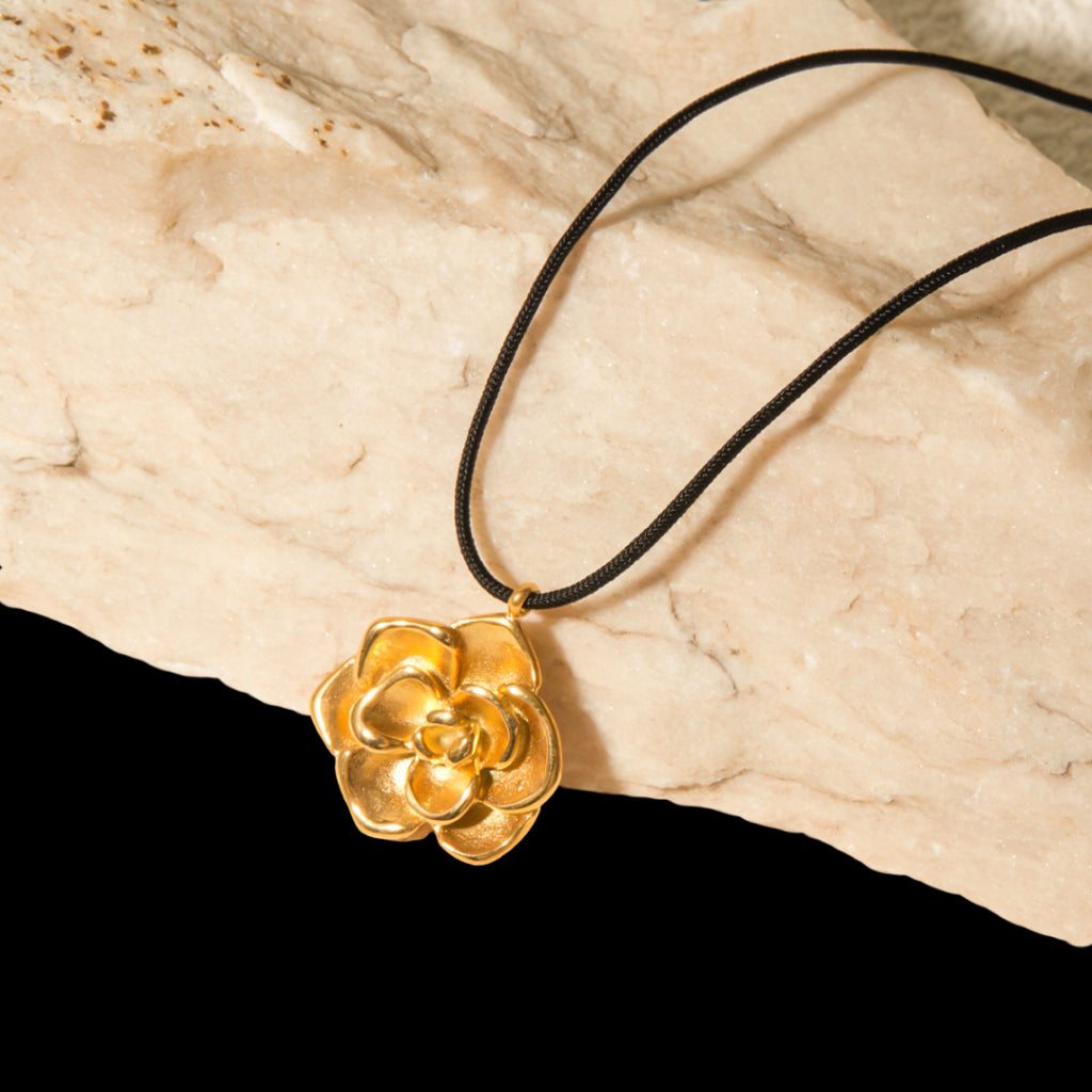Arola Necklacea