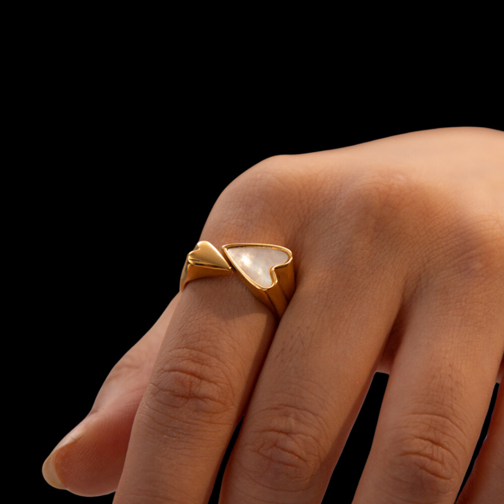 Amare Ring