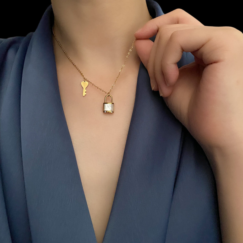 Sera Necklace