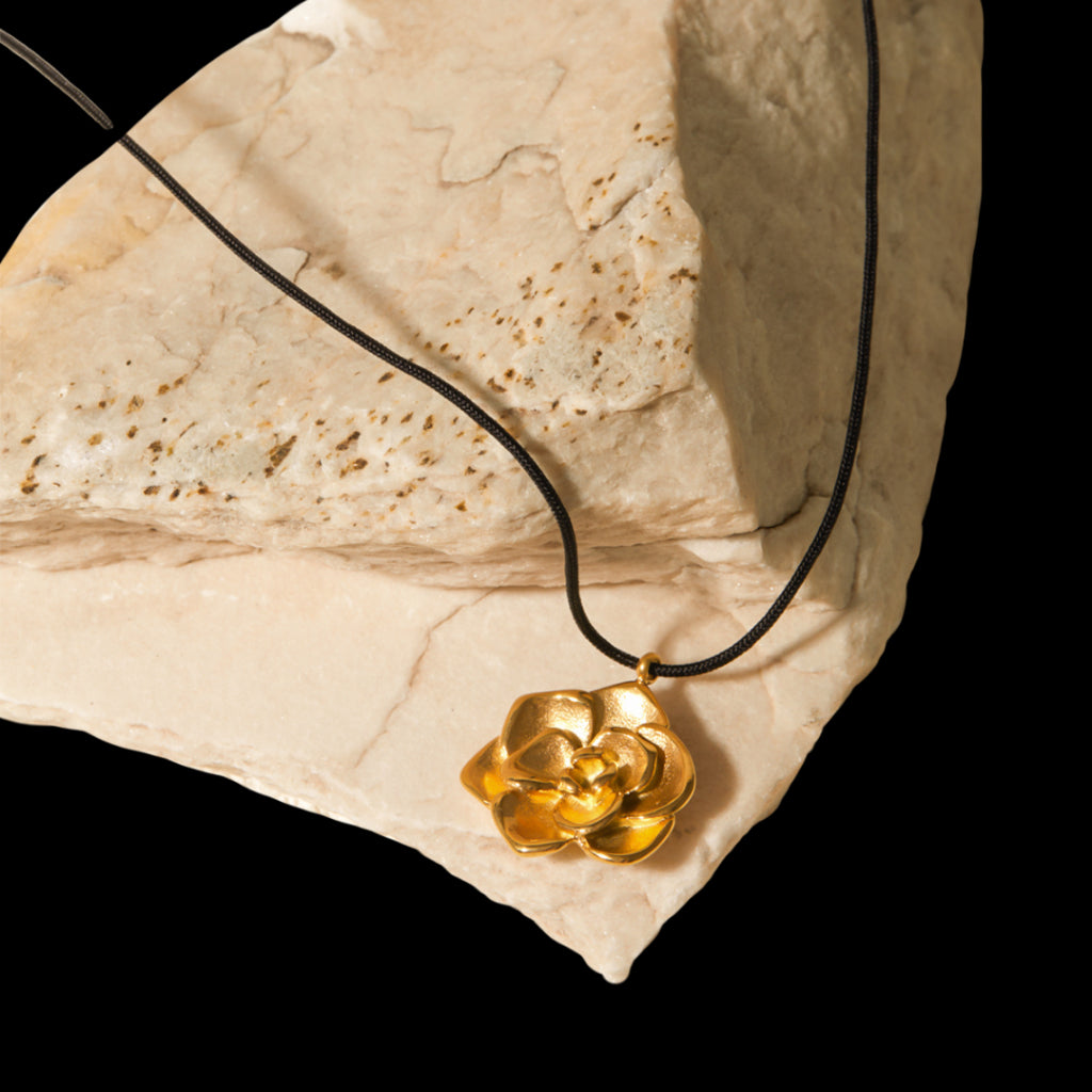 Arola Necklacea