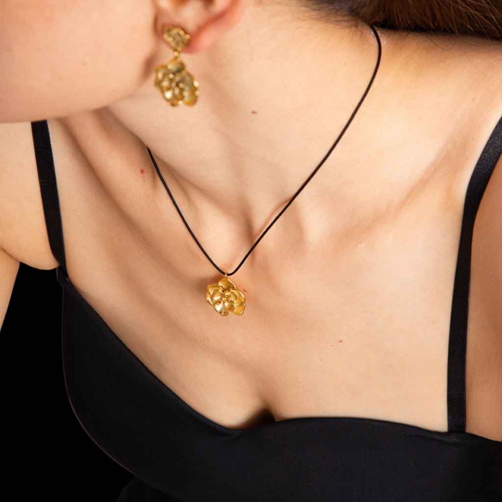 Arola Necklacea
