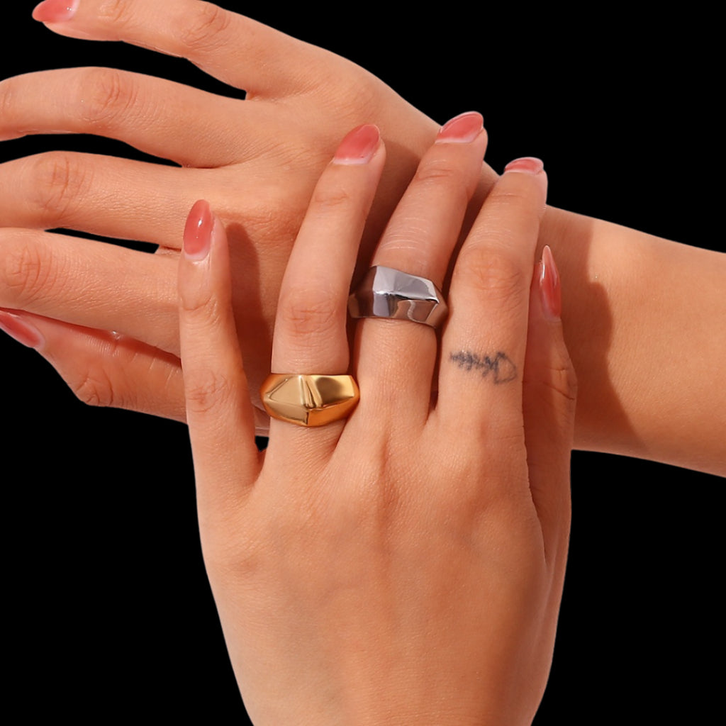 Noir Ring