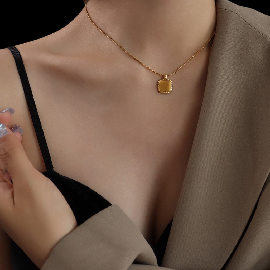 Butin Necklace