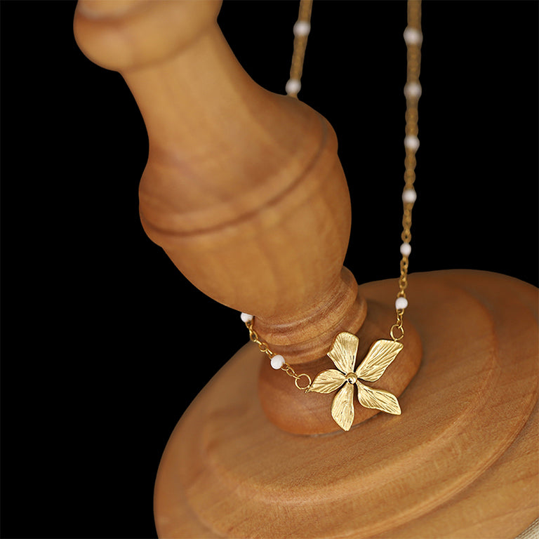 Folium Necklace