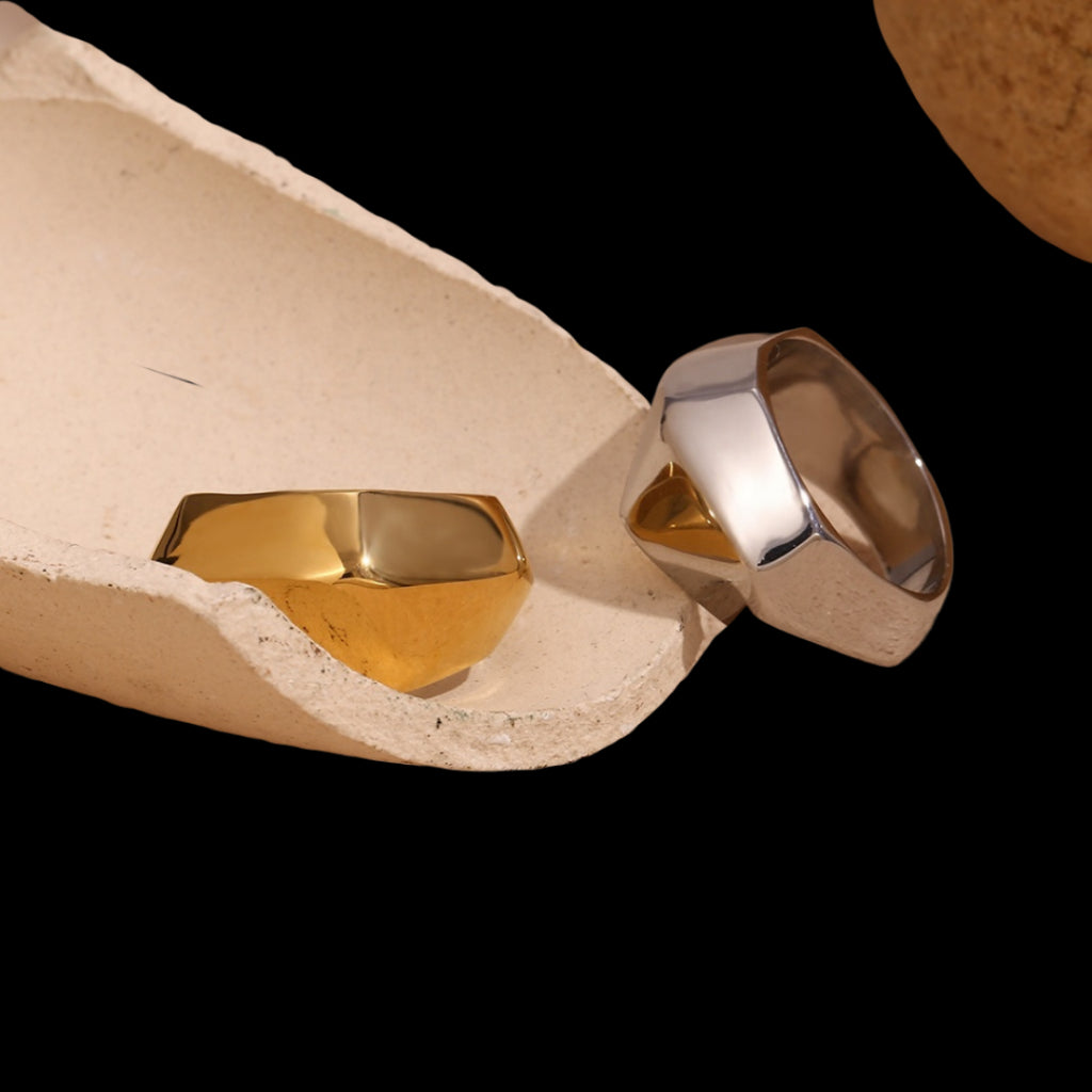 Noir Ring