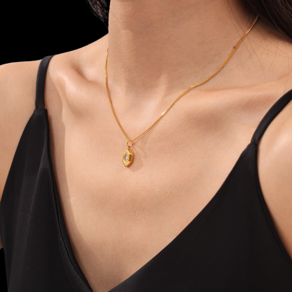 Tuck Necklace
