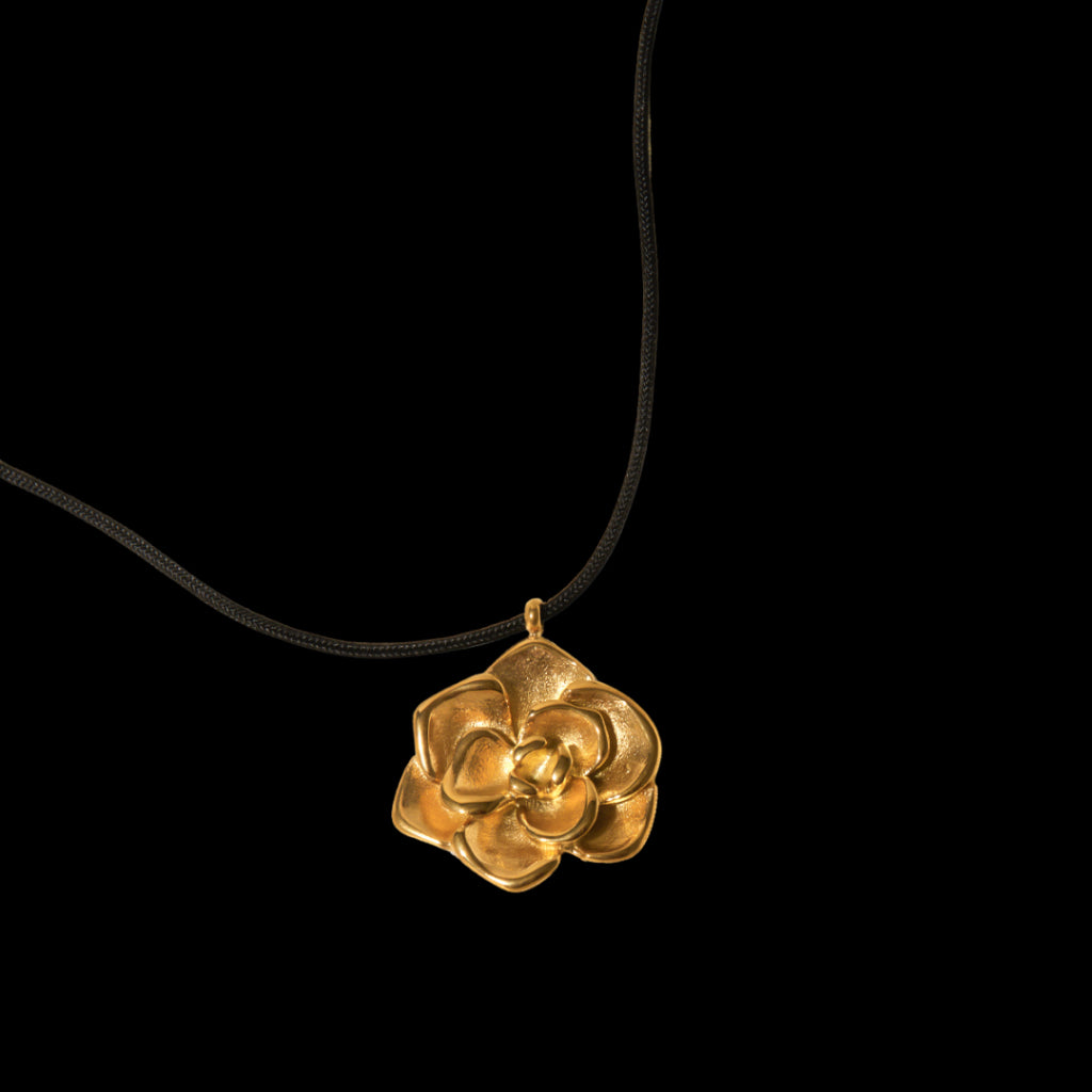 Arola Necklacea