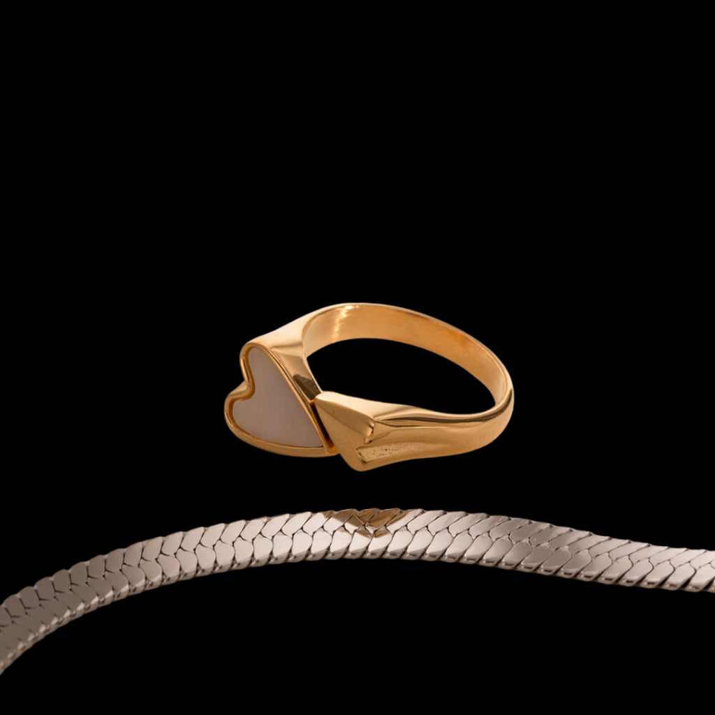Amare Ring
