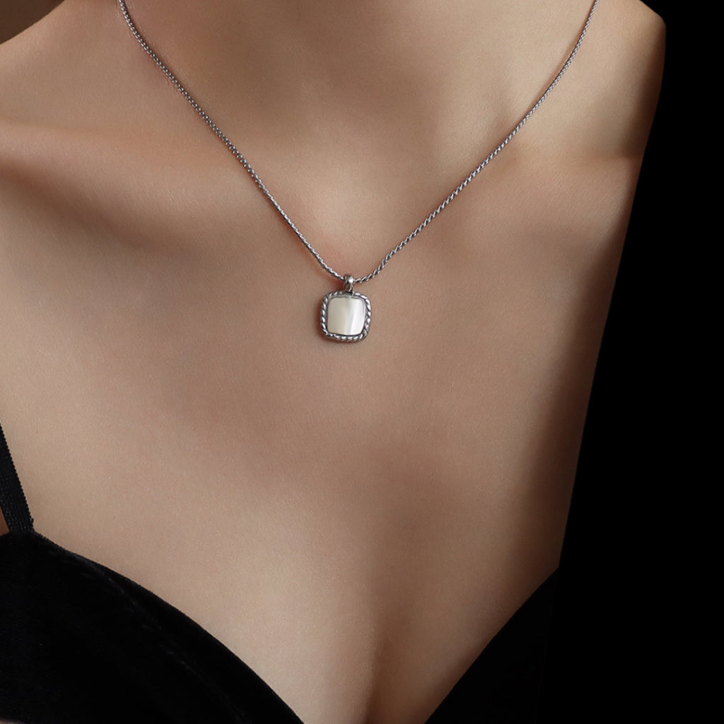 Butin Necklace