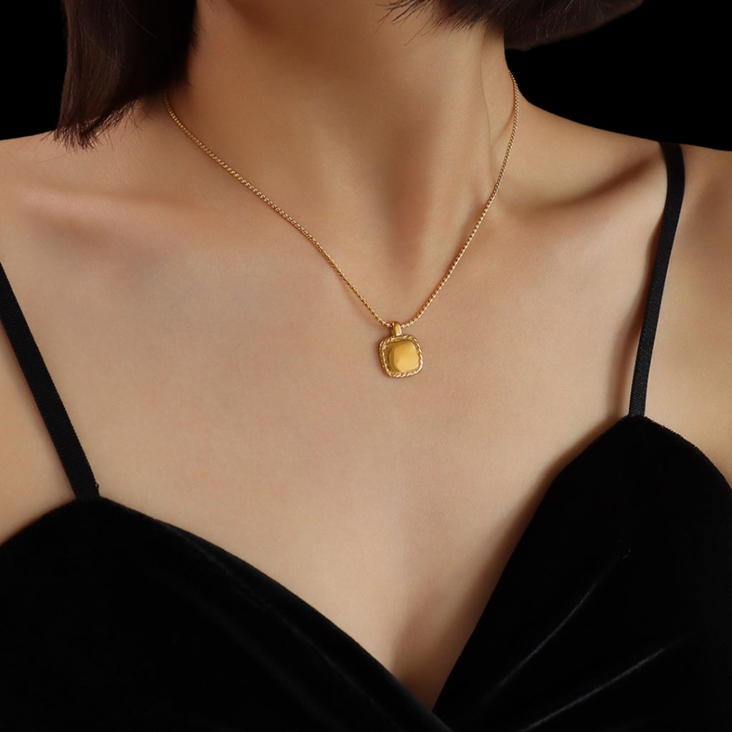 Butin Necklace