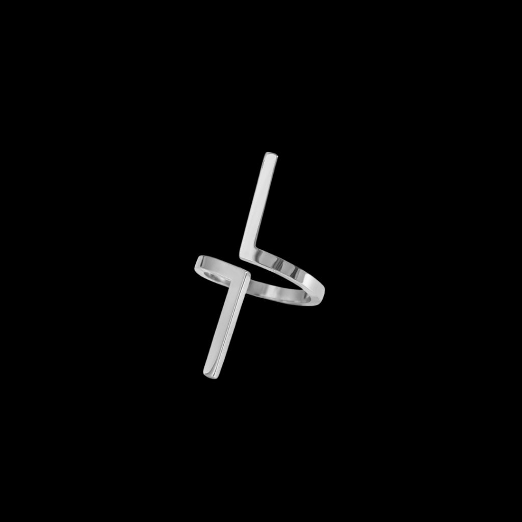 Fang Ring