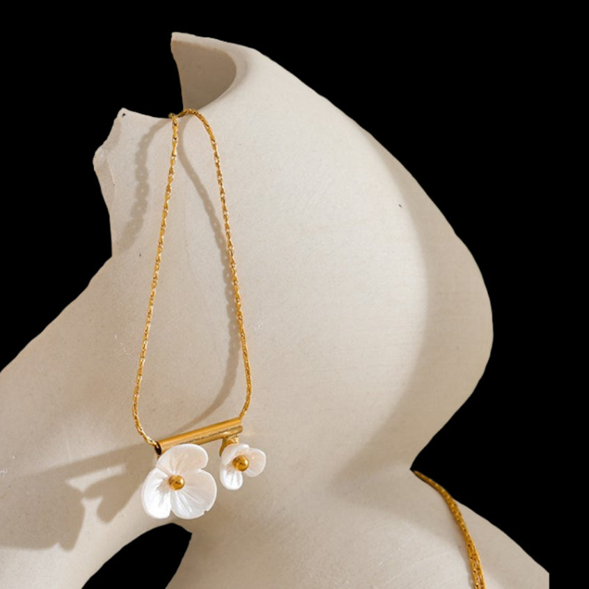 Akako Necklace
